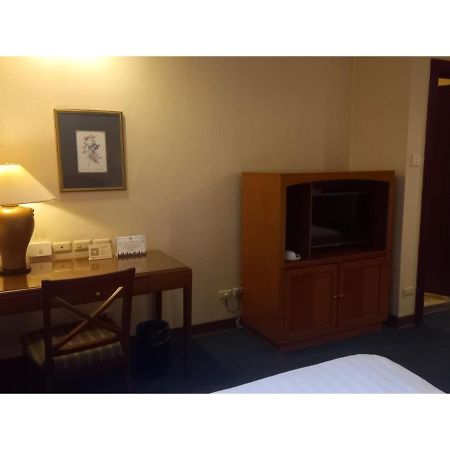 Capital O 914 Makati Palace Hotel Makati City Dış mekan fotoğraf