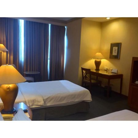 Capital O 914 Makati Palace Hotel Makati City Dış mekan fotoğraf