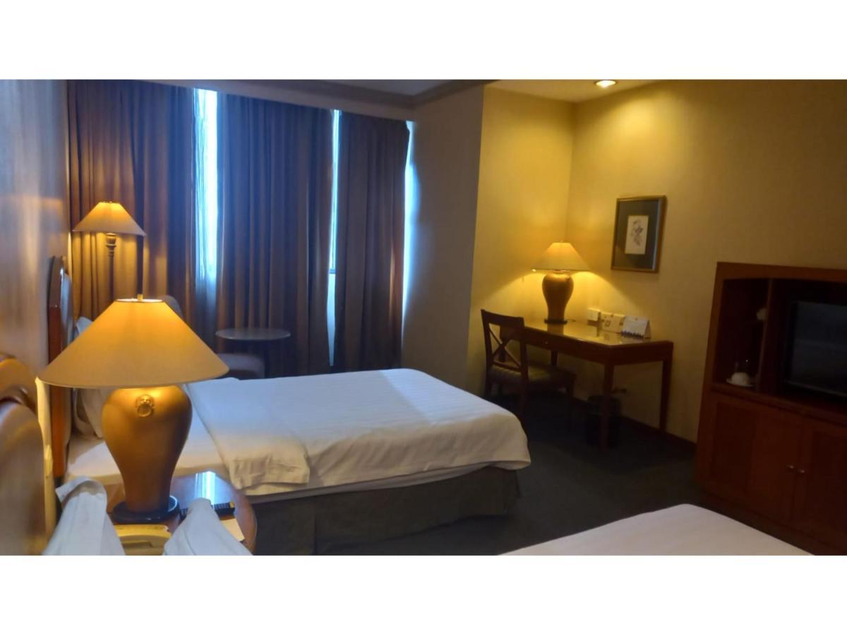 Capital O 914 Makati Palace Hotel Makati City Dış mekan fotoğraf