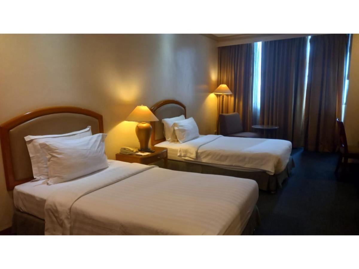 Capital O 914 Makati Palace Hotel Makati City Dış mekan fotoğraf