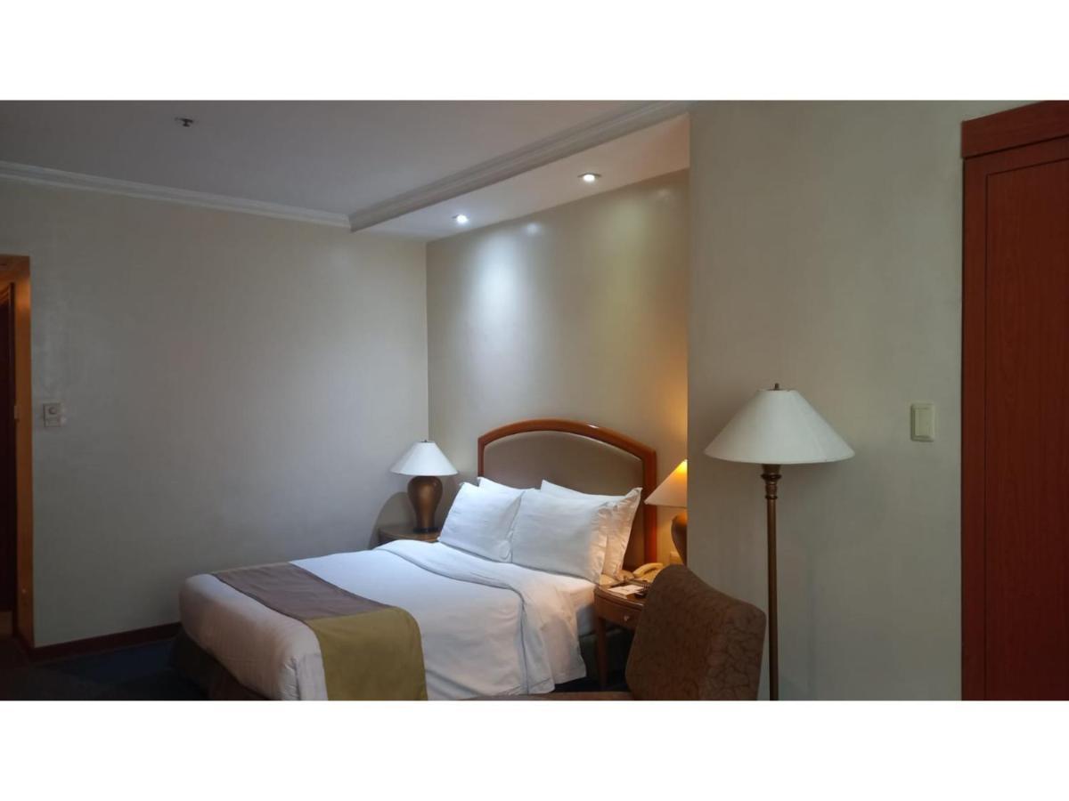 Capital O 914 Makati Palace Hotel Makati City Dış mekan fotoğraf