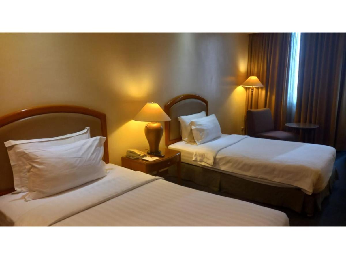 Capital O 914 Makati Palace Hotel Makati City Dış mekan fotoğraf